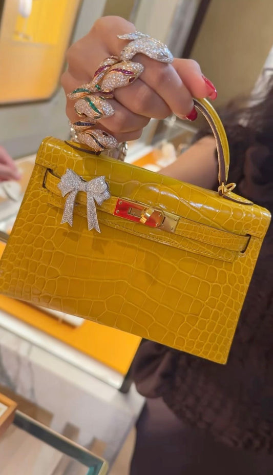 Accesoriu de geantă fundă pavé din aur 14K